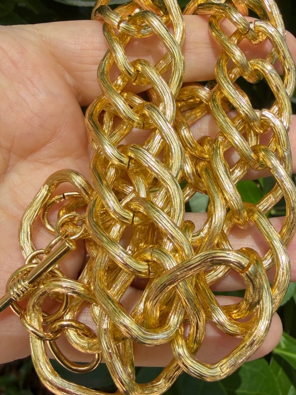 VINTAGE AVON LARGE TEXTURED LINKS OVERSIZED STATEMENT SHORT CHOCKER NECKLACE